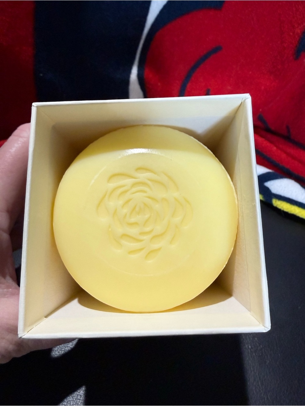 LEMON Fine Vegetable Soap - White & Yellow Box 3 bar box - Picture 4 of 4